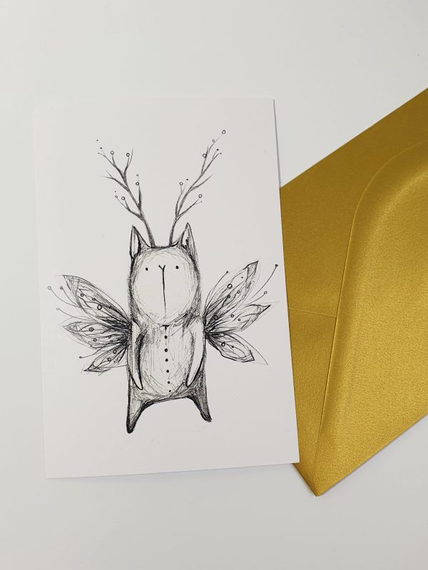 Postkaart ja rinnamärk tiibadega kassiga