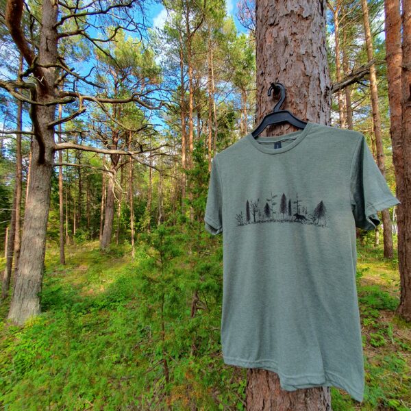 T-särk metsa ja hundiga (roheline) unisex